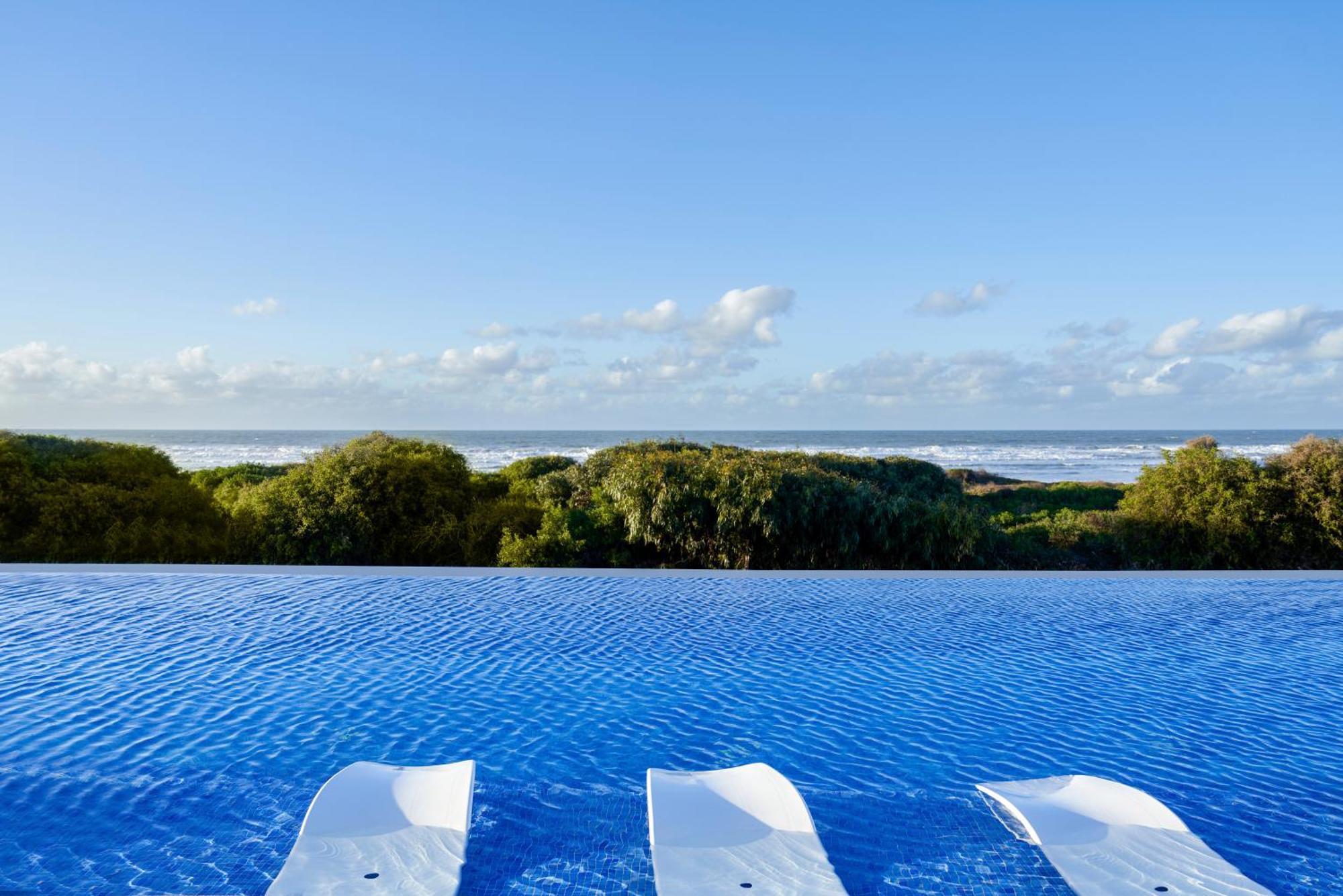 โรงแรมพูลแมนมาซากาน รอยัลกอล์ฟแอนด์สปา เอลจาดิด้า ภายนอก รูปภาพ View of the Atlantic Ocean from the pool at the Iberostar Grand Hotel Bahia, in 2019
