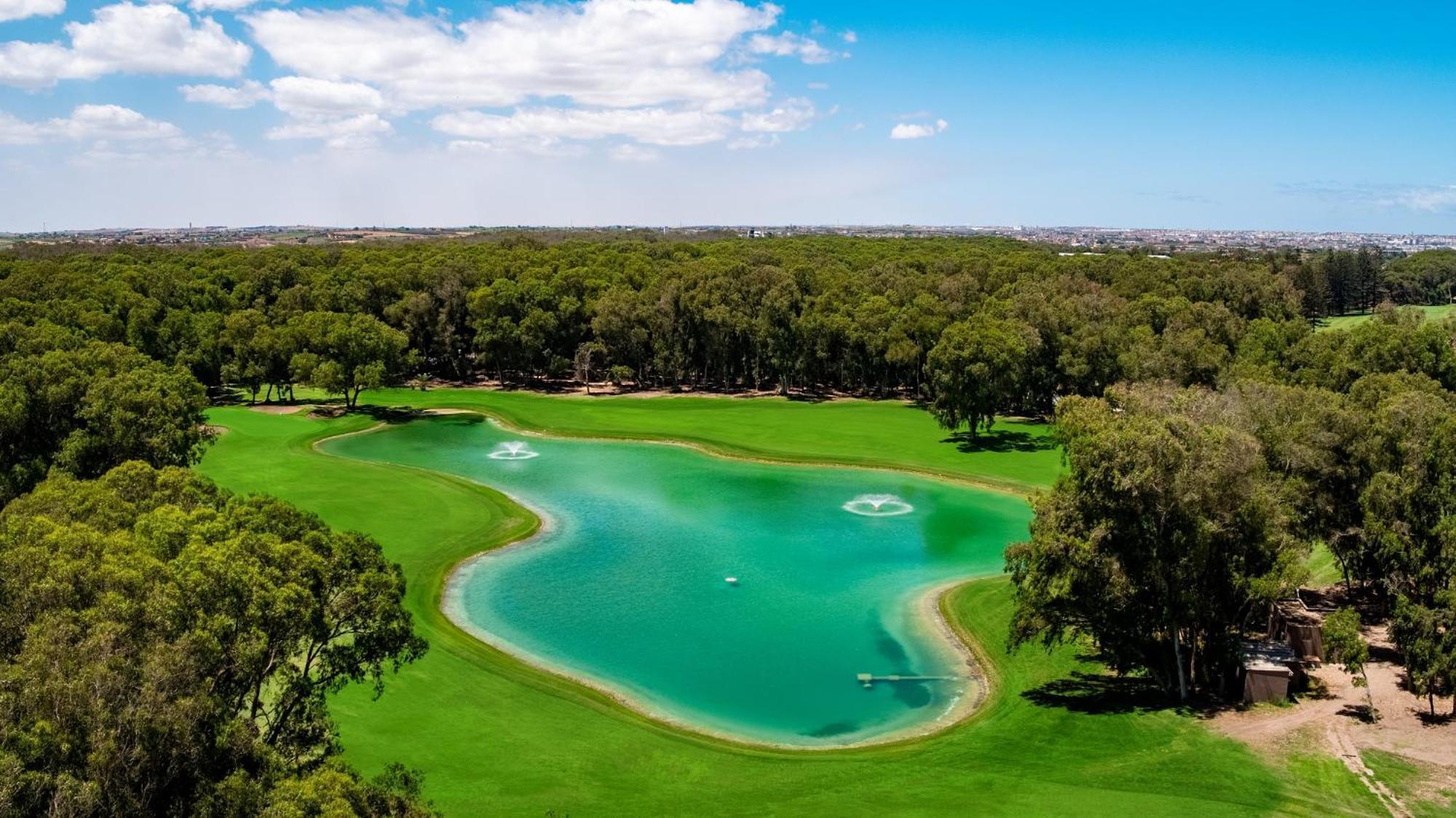 โรงแรมพูลแมนมาซากาน รอยัลกอล์ฟแอนด์สปา เอลจาดิด้า ภายนอก รูปภาพ The 17th hole at the 2015 PGA Championship